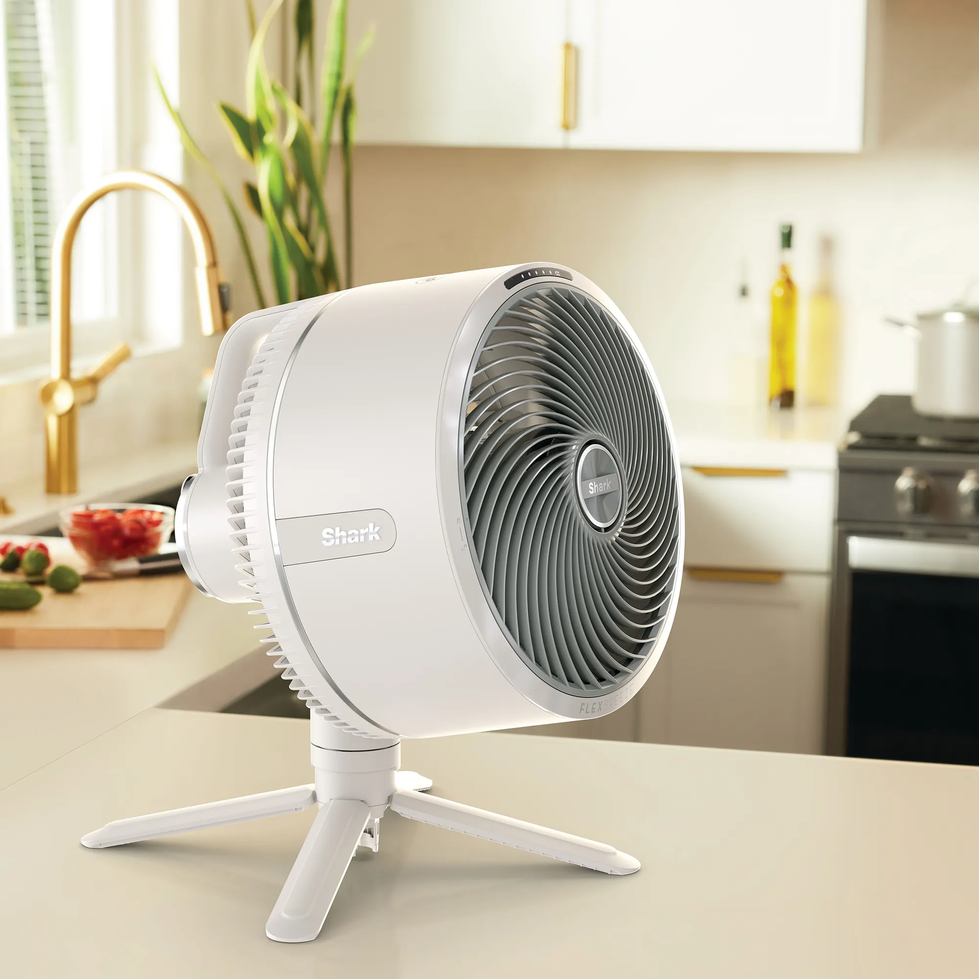 Shark FlexBreeze Fan With Misting Attachment - White - Image 8