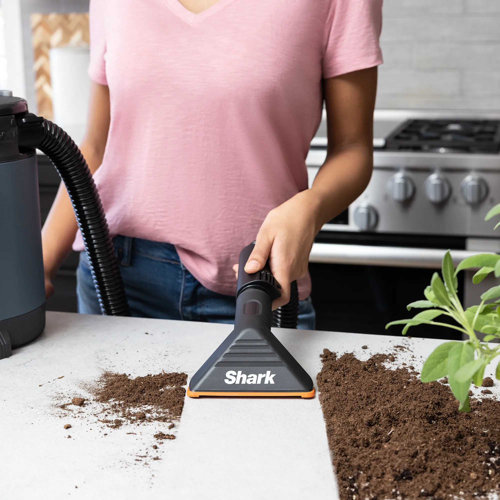 Shark MessMaster Wet/Dry Vacuum - Image 2